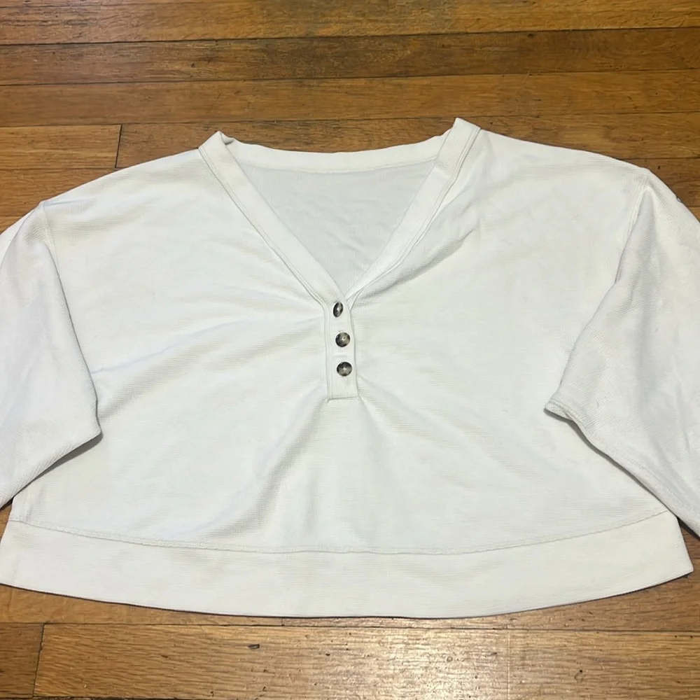 Alo Yoga AloLux SoHo Oversized Crop Henley Long Sleeve in Birch White, size M/L - Picture 7 of 15